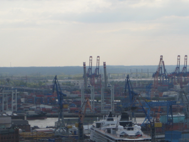 Containerhafen vom MIchel